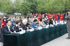 主持人介绍活动及到场嘉宾