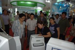 十届全国人大常委会副委员长，中华环保联合会名誉主席 顾秀莲参观2014中国国际生态环境技术与装备博览会现场