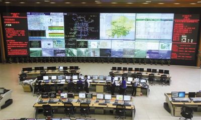 昨日,北京市交通运行协调指挥中心,北京日常的交通状况监测和数据分析全部都在这里进行。