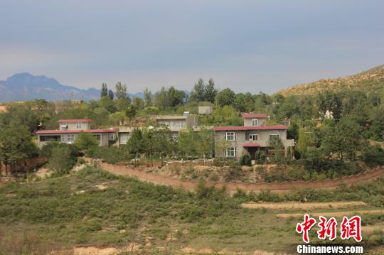 图为位于平山县李家庄村的三座别墅。 艾广德 摄