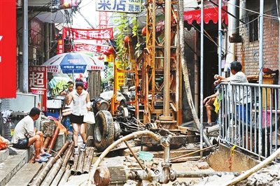 清华附近城中村人口暴增引水荒居民打数十井（图）