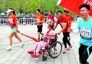 新增多处移动厕所北京马拉松今年不见“尿红墙”