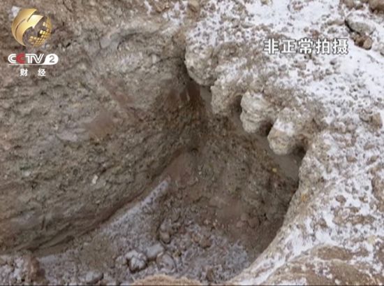 掘玉者夜间坑内栖身 暗藏安全危机