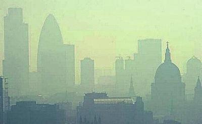 伦敦“雾都”景象再现 